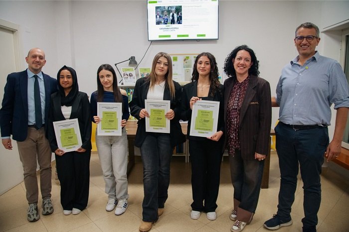 quattro studentesse premiate e due nuove borse