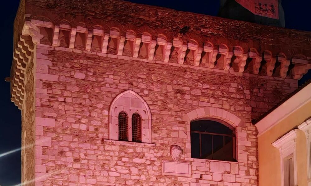 Rocca dei Rettori illuminata di rosa per sensibilizzare sulla prevenzione dei tumori femminili – NTR24.TV