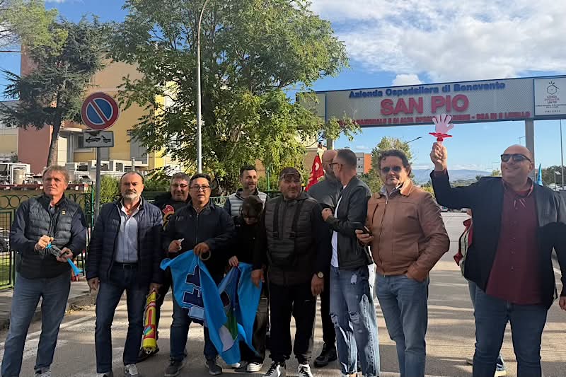 Caos parcheggio per i dipendenti del San Pio, protesta dinanzi l’ospedale